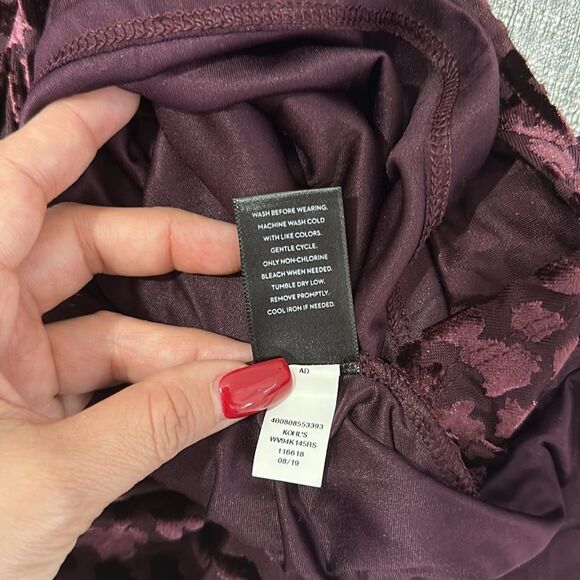 Simply Vera VeraWang Women's Top Burgundy Velvet Leopard Print Long Sleeve Sz L - Picture 12 of 13